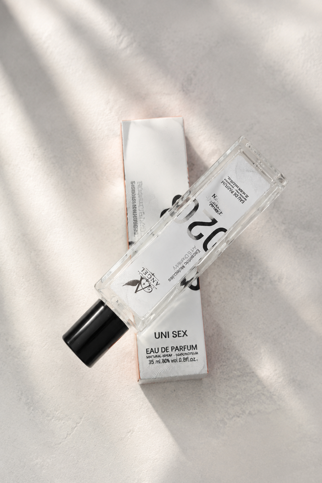 عطر یونیسکس 020 (Escentric Molecules)